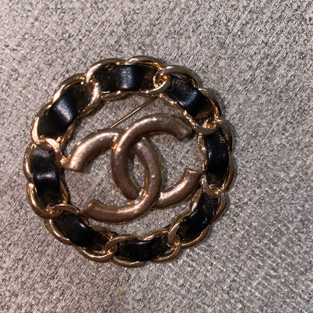 CC Ribbon Brooch - Picture 5 of 6